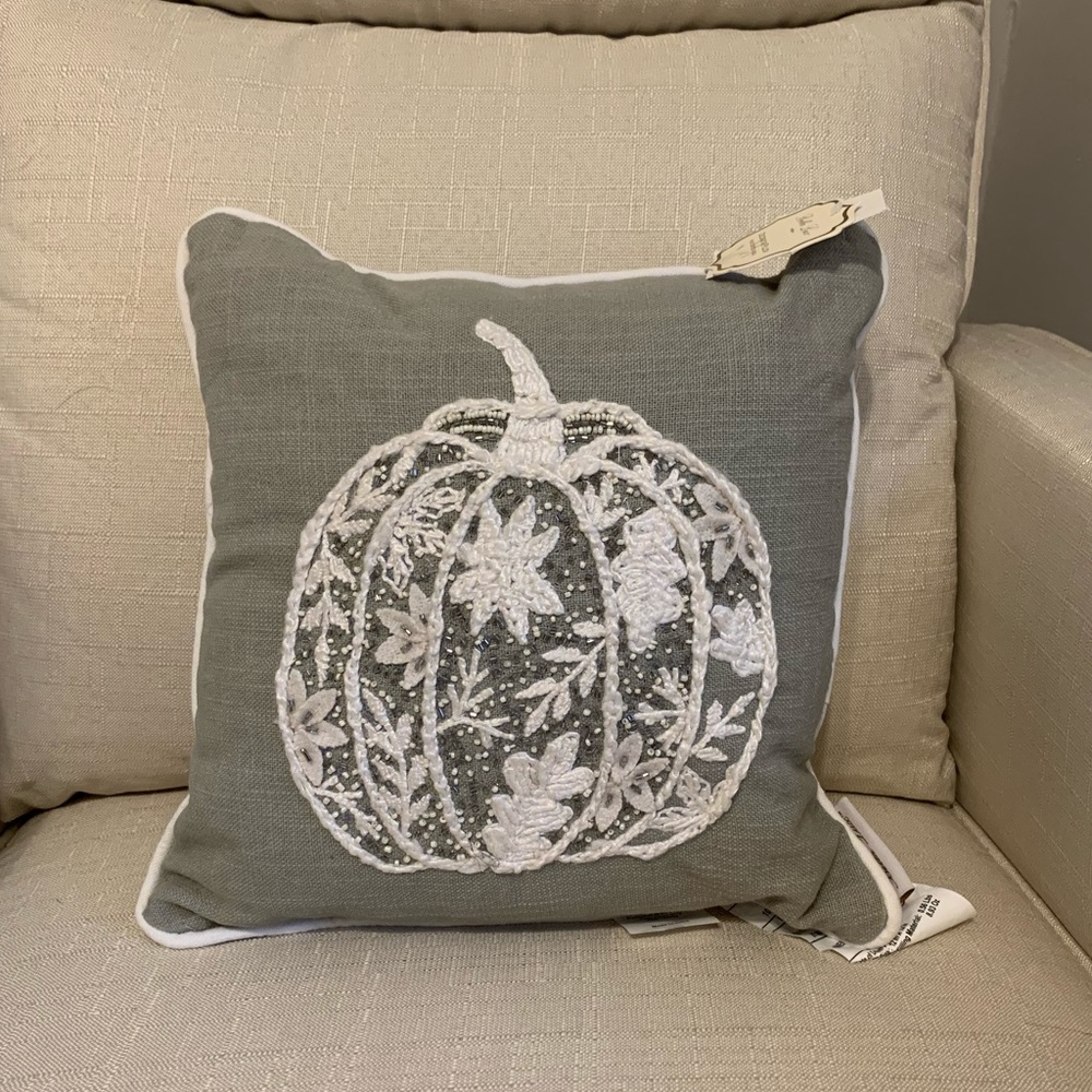 NWT Bella Lux Beaded Pumpkin Fall Halloween Throw Pillow